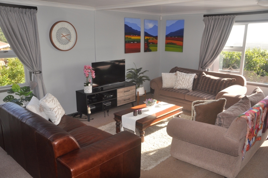 5 Bedroom Property for Sale in Fraaiuitsig Western Cape